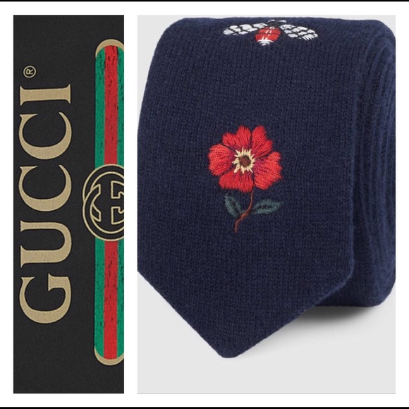RARE !! Brand new Gucci bee tie make an offer NWT - Picture 2 of 5